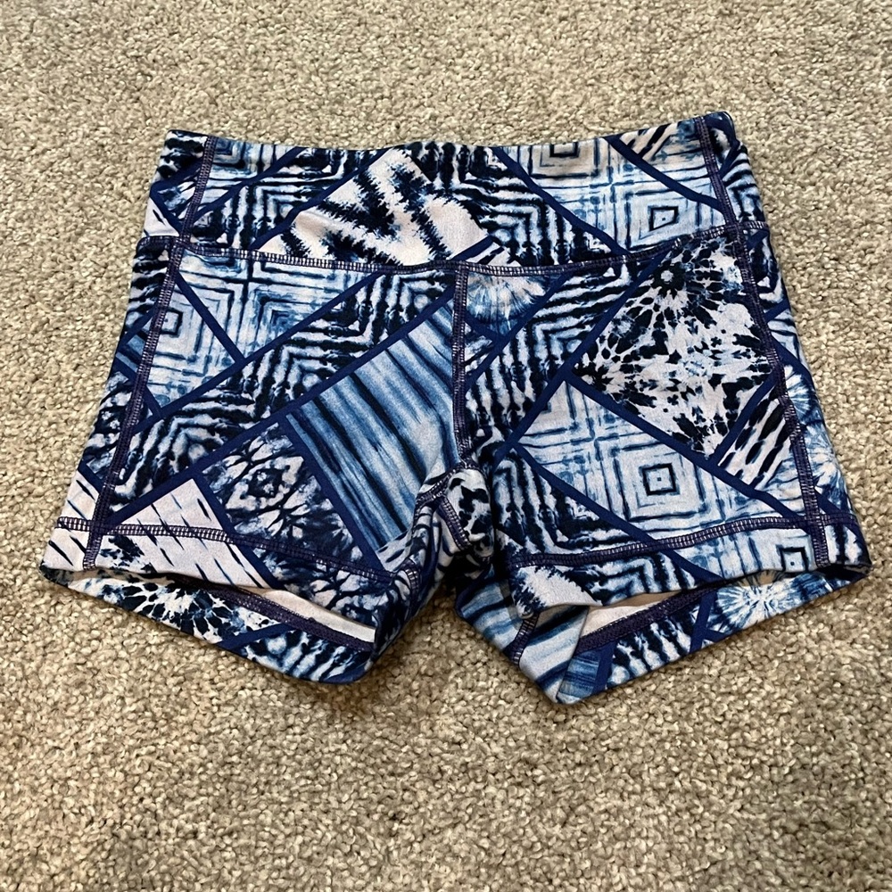 Athleta Blue Patterned Compression Shorts